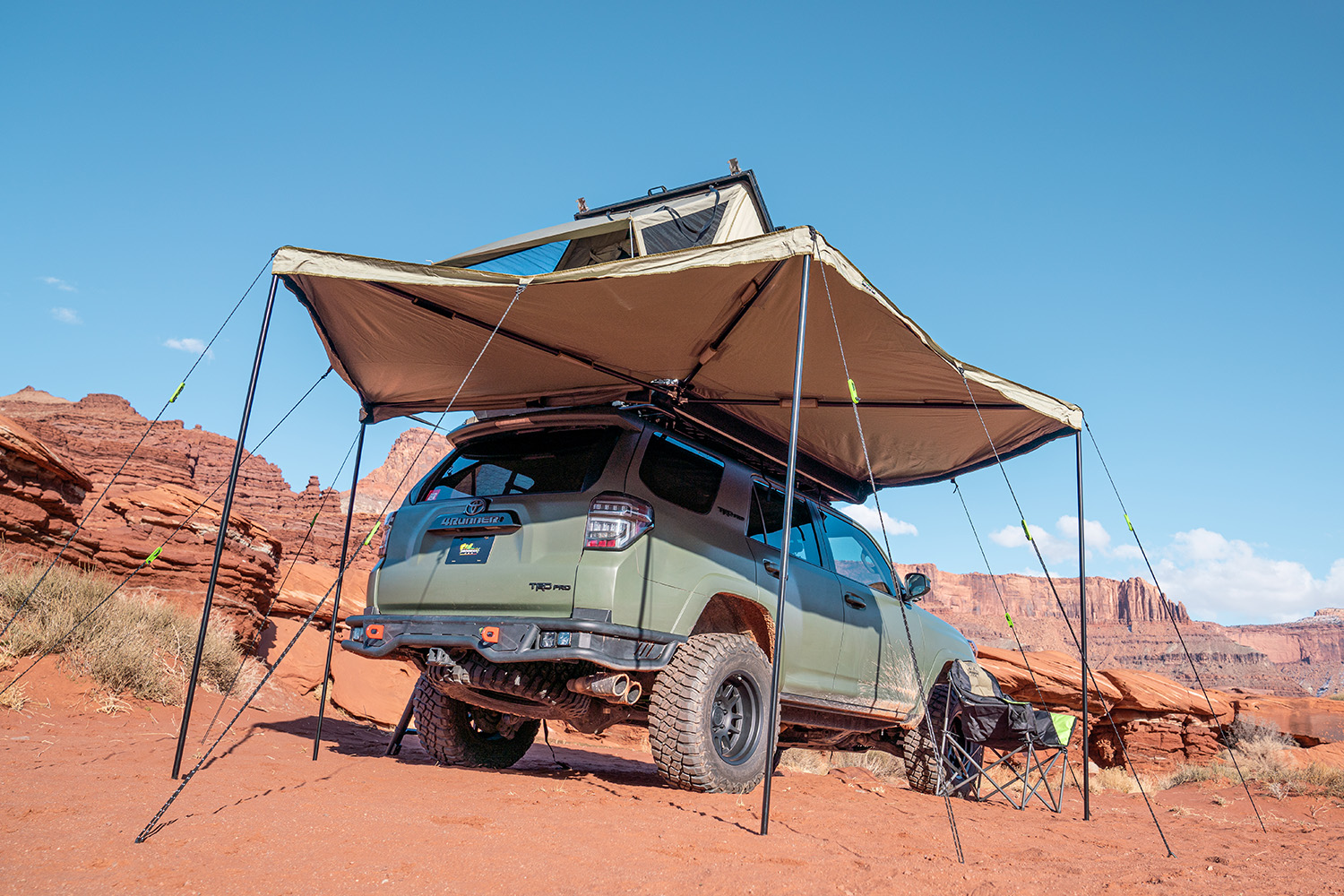 In a 4Runner, can the hatch be safely opened with the awning deployed?
